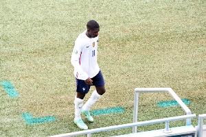 法媒：巴黎对法国足协非常不满，赛前就提醒不应该让登贝莱出场