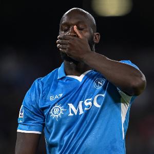 意媒：卢卡库完成了新一轮检查，最早12月才能重返赛场