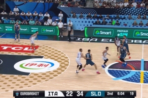 全场唯一助攻！东契奇高位被严防 炮弹妙传到篮下成功破包夹