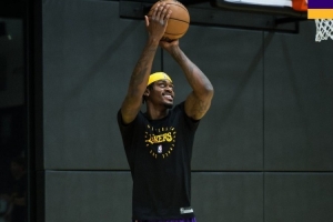 期待新赛季！湖人官方晒范德比尔特训练照：回到球馆🗣️