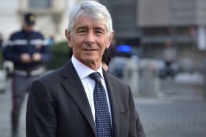 意体育部长：申办2032欧洲杯的截止日期确定，将简化球场审批程序