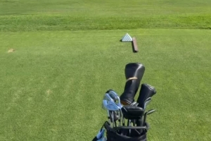 付出努力！詹姆斯晒今日继续练习高尔夫动态