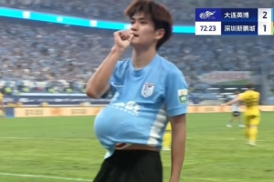 庆祝动作有何特殊含义？刘祝润笑答：我老婆怀孕了