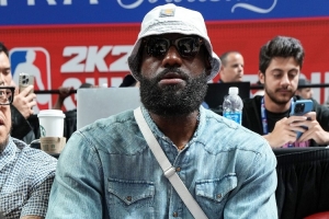 夸梅：老詹退役后会无聊但绝不会去搬砖 建支自己的球队能够理解