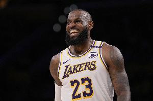 某高管：除非他大幅下滑或湖人夺冠 我认为詹姆斯会打到26-27赛季