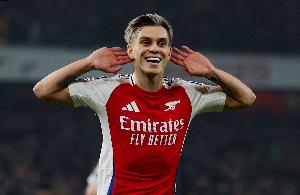 替补登场互送助攻，特罗萨德与马丁内利是欧冠历史第四对