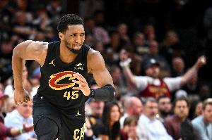 备战新赛季！米切尔邀请新秀和两位双向合同年轻球员到家里训练