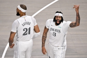 签下厄尔后内线6人坐镇！独行侠媒体：球队大个子太多了