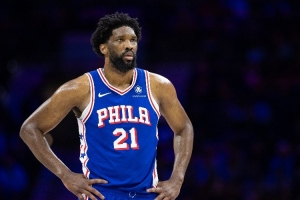 名嘴：我认为恩比德是瘦版邓肯 他发挥好的话下赛季76人能夺冠