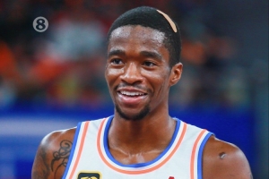 媒体人：备受关注的萨姆纳优先续约权依然是四川男篮所有