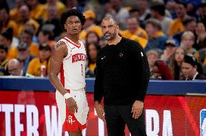 KD带来质变！火箭打造顶配锋线群托底 无后场深度仍是争冠热门？