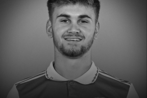 为救球撞墙遗憾离世！TA：英政府已介入前阿森纳青训球员维加事件