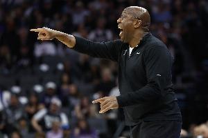 迈克-布朗：能接受每场投40+三分 攻防节奏和空间战术能创造三分