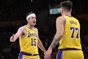 机遇与挑战并存！里夫斯赛季前瞻：合同年与东契奇搭档是福是祸？