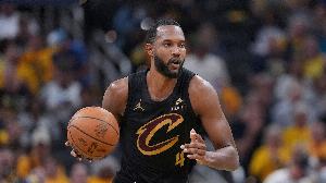 阿特金森谈上赛季错误：需要更多地使用莫布里 要让他进行持球