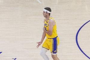 里夫斯：如果能在一支球队打完整个生涯将很酷 目前很少人能做到