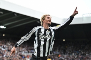 代表纽卡在英超对阵枪手进球，沃尔特马德是第二位做到的德国球员