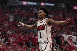 比之威少如何？KD谈阿门：我认为我们从未见过这种类型的运动能力