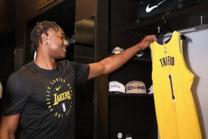 湖人新秀阿杜：膝盖没完全康复&还有肿胀 暂时不能参加训练营