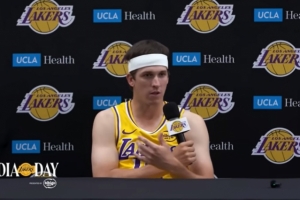 里夫斯：詹姆斯是房间里最像大孩子的人 他可能会再打个10年！