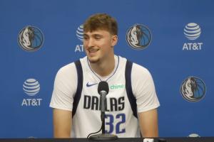 弗拉格：我叫队内所有人大叔 想让他们觉得自己很老😂