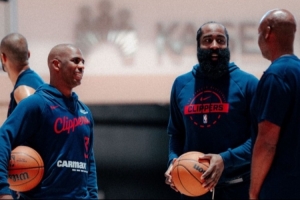 全力出击！快船训练营首日照片：“灯泡组合”同框 小卡&比尔在列