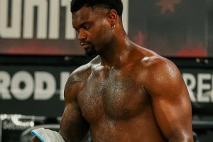 真不是一般天赋！NBL社媒晒锡安赤膊上身照！