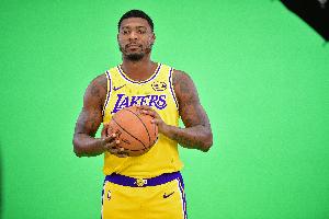 雷迪克：提升防守端的持球压迫强度 斯玛特范德比尔特担任这角色