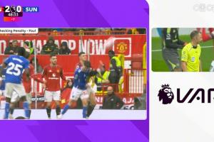 舍什科抬脚对手倒地！VAR介入！主裁看回放后认定没有点球