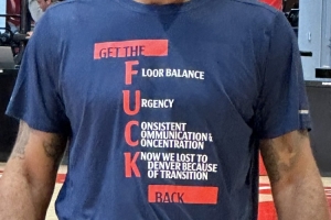 哈登谈范甘迪特制文化衫：他很疯狂 在尽一切努力帮助球队