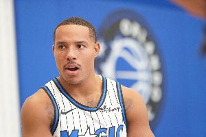 身手全面！贝恩魔术首秀 上半场7中3砍下9分6篮板3助攻