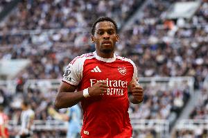 前裁判谈廷伯造点：身体接触持续到禁区内，上半身犯规更易被察觉