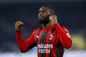 罗马诺：满意职业态度和球场表现，米兰准备与托莫里展开续约谈判