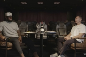 詹姆斯：根据队友特点和球队需求调整打法 是球员必备的生存智慧