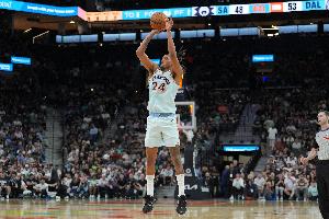 除了三分整体还行！瓦塞尔12中5拿到12分6板2助1断 三分4中0