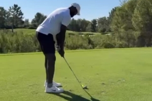 医生：詹姆斯受伤肯定跟休赛期打高尔夫有关联 那对脊柱要求很高