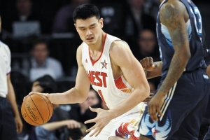 球队主持人：杨瀚森和姚明不同 后者是低位大杀器&前者更独特