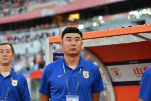 记者：泰山中场缺乏真正的传球手，禁区内的终结也并不理想