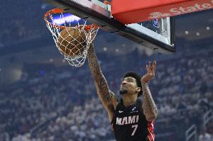 阿德巴约：我对韦尔很严格 有时他会自我否定我帮他振作起来