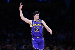 名记：里夫斯续约可能性为零 他下赛季可能会获得年薪4000万报价