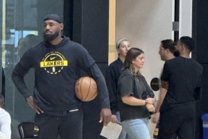 专家解析：坐骨神经痛通常由腰椎间盘突出引起 大部分人无需手术