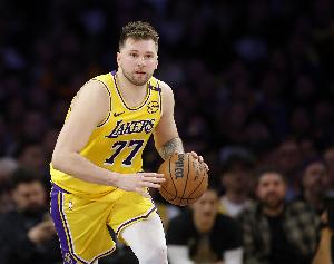 东契奇揭幕战砍40+两双&球队却以10+分差输球 NBA历史首人