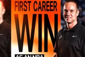 新官上任！太阳官推祝贺菜鸟教练乔丹-奥特执教生涯首秀首胜