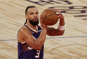 邓恩：狄龙太疯狂了 是真的疯 很庆幸他是队友 他每天都激励我们