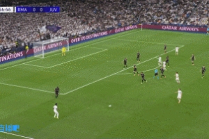 终于破僵！维尼修斯1v3突破射门中柱， 贝林厄姆补射破门