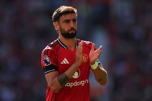 镜报：B费曾在葡体因比赛不满踹门，曼联险些因此放弃签约