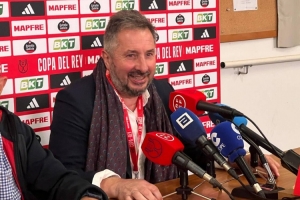 炮轰足坛潜规则！维加港主帅：这里只有认识球队主席的人才能执教