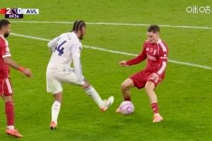 今日趣图：土豆～维尔茨 躲避对抗，把球踢的无影无踪，丢失球权