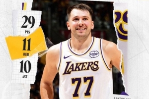 29+11+10！湖人官方发布东契奇三双数据海报：生涯第83次三双🤯