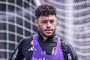 天空体育：张伯伦回归阿森纳训练，等待找到下家